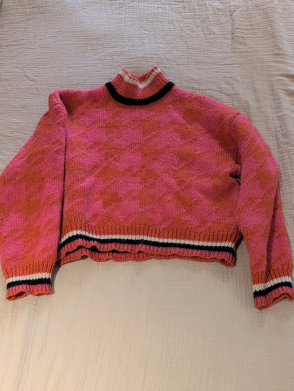 Pink Houndstooth Knit Sweater with Contrast Trim